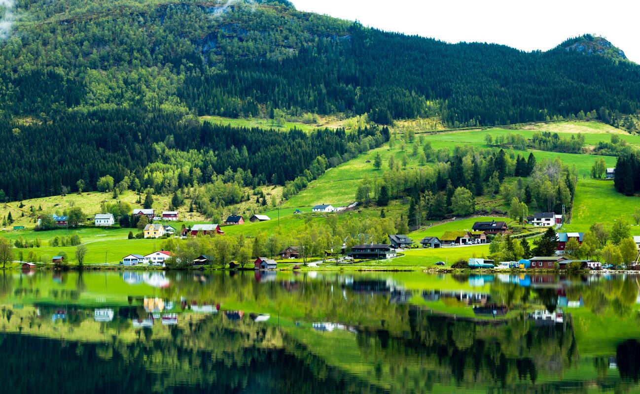 горы, лес, ели, зеленые, озеро, домики, природа