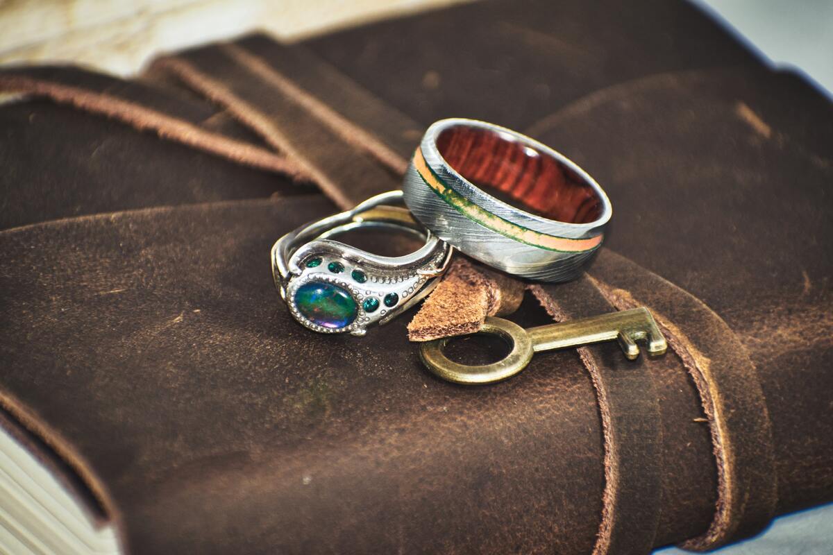 антиквариат, винтаж, кольца, книги, ключи