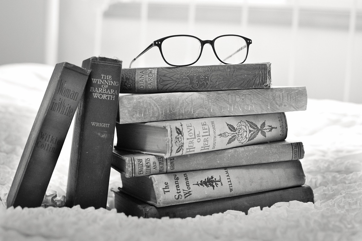 книги, очки, черно белые, ретро