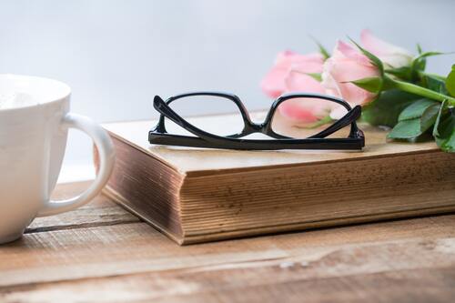 цветы, розы, розовые розы, книга, букет, очки