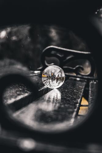 стеклянный шар, 3д, 3d, отражение, черно белые