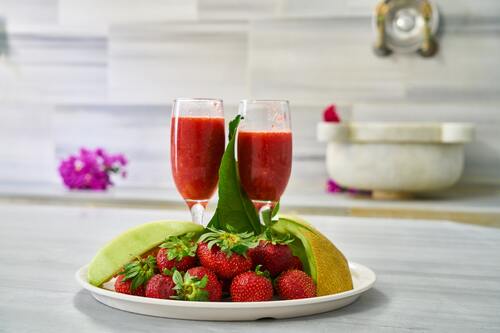 на кухню, напитки, коктейли, фрукты, ягоды, клубника