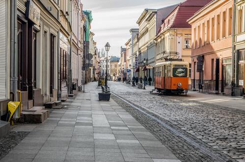 улица, каменная кладка, архитектура, булыжная мостовая, трамвай